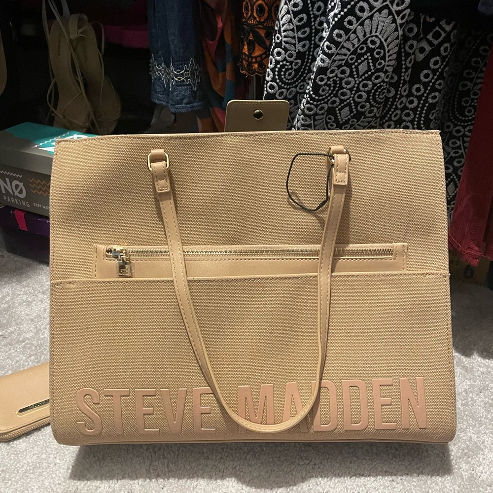 Steve Madden large tote bag & make up bag insert included. Light Brown (tan).